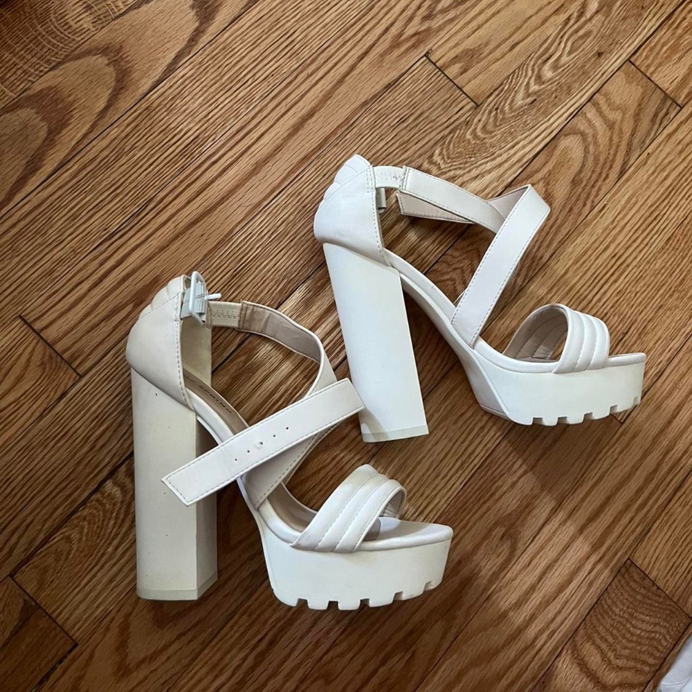 CALL IT SPRING / ALDO WHITE PLATFORM HEELS